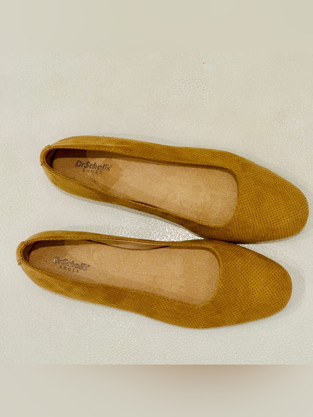 🤎Dr. Scholl's Mustard Perforated Suede Ballet Flats🌼 - Picture 2 of 12